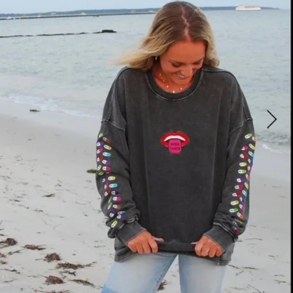 Babe shade pill sleeve oversized sweatshirt washed black one size
